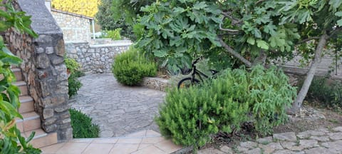 Stone House with garden Laganini House in Šibenik