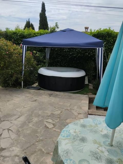 Studio avec jacuzzi privatif. Apartment in Grasse