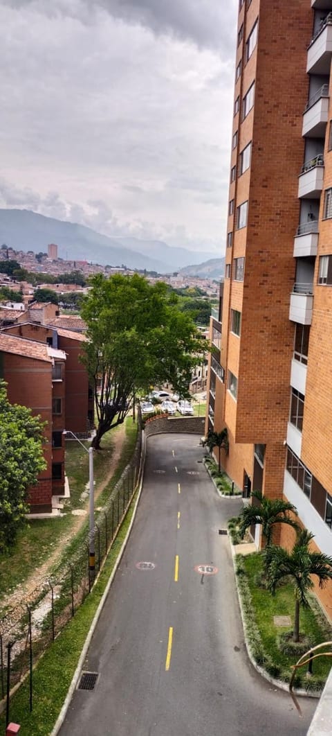 Habitación en apartamento familiar Condo in Medellin