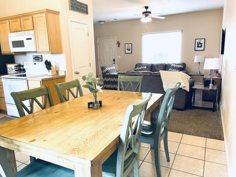 3BR / 2BA Townhome with Pool, Patio, WiFi, Washer/Dryer House in Kanab