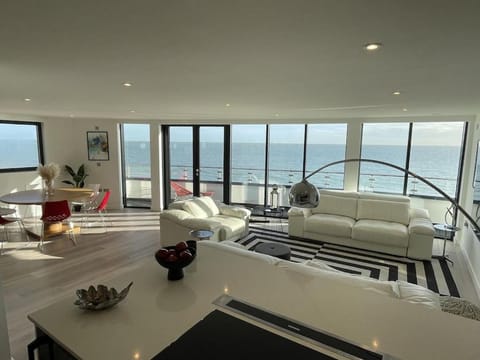 Living room, Dining area, Sea view