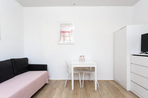 LG fond de cour F1 Apartment in Drancy