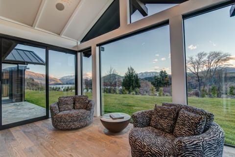 Day, Natural landscape, Garden, Living room, Seating area, Garden view, Mountain view