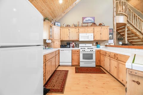 Kitchen or kitchenette, dishwasher, minibar, pet friendly, stove, toaster