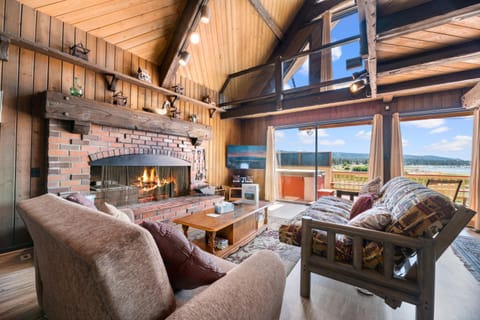 Alpine Lakefront - Lakefront cabin and all the amenities really fun from the pool table and spa Maison in Big Bear