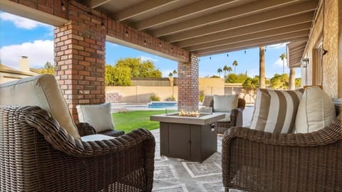 Stunning 3-Bdrm in Great location wPool House in McCormick Ranch
