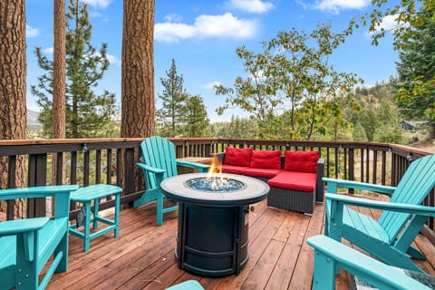 BB Lake View Lodge - Gorgeous Lakeviews, Hot Tub, Jetted Tub, and Firepit! House in Big Bear