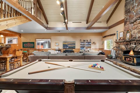 Billiard, Game Room