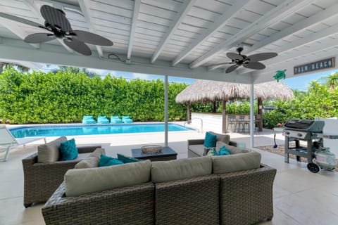 Tropical Villa Pool Home w/ Tiki Bar! Sleeps 9! Villa in Palm Beach Gardens