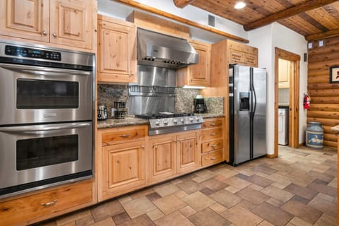 Kitchen or kitchenette, pet friendly, stove