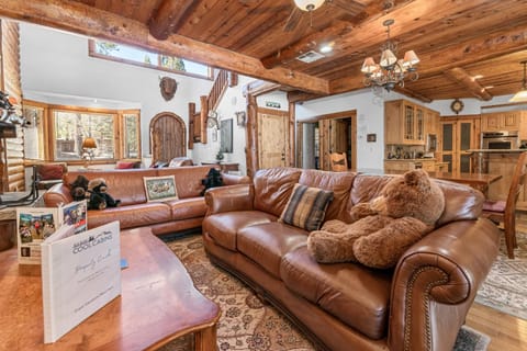 Casa De Oso Lakefront - Make memories at this stunning home! Billiards & Cinema room House in Big Bear