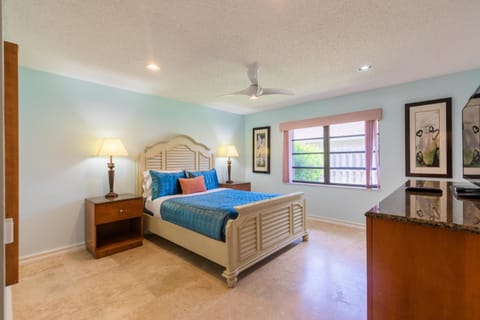 The Lakeview Retreat! So Much Room for Activities Villa in Lauderhill