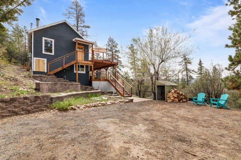 Enchanted Hideaway - Newly remodeled with Hot Tub and Lake Views! House in Fawnskin