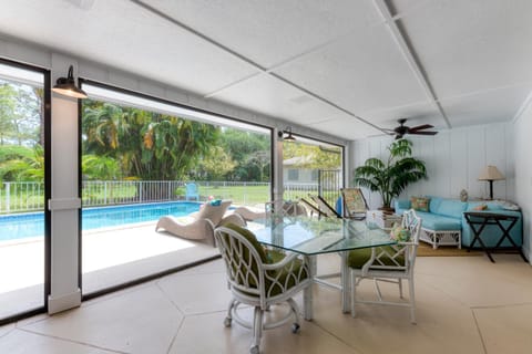 Paradise Pool Villa! Minutes to Beaches & Downtown Condo in Palm Beach Gardens