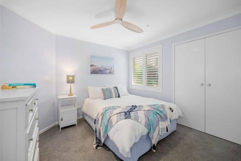 Lighthouse Vaccay - family beach house with pool Maison in Port Macquarie