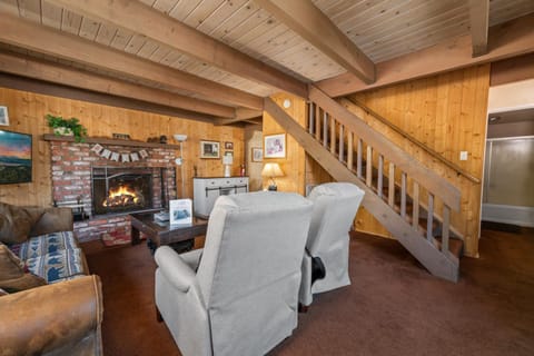 TV and multimedia, Living room, Photo of the whole room, Seating area, flat iron