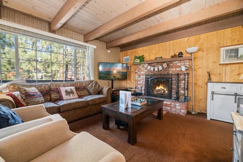 TV and multimedia, Living room, Seating area, flat iron