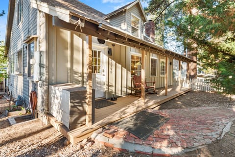 Property building, Facade/entrance, Day