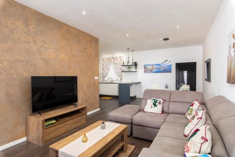 Spacious Luxury 3BR Apartment with Terrace & Open Views - Zurrieq, close to sea Condominio in Malta