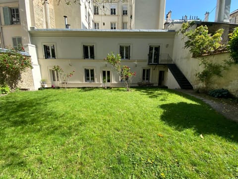 Property building, Spring, Day, Garden