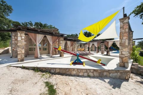 Childern and adults enjoy games,pool and seaview Villa in Rovinj