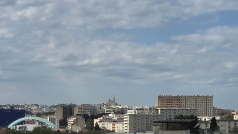 Massilia Calling appartement Marseille proche métro climatisé bien décoré Apartment in Marseille