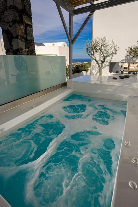 Natural landscape, Hot Tub, Sea view, Location