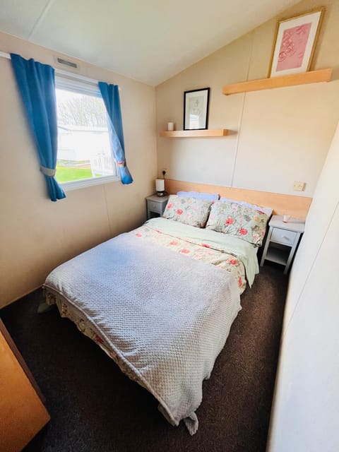 Lola’s Caravan. Your home away from home. House in Tendring District