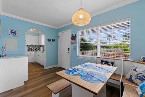 Tiki Blue Crab Cabana Beach Condo in Paradise Apartment in Indian Shores