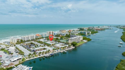 Tiki Blue Crab Cabana Beach Condo in Paradise Apartment in Indian Shores