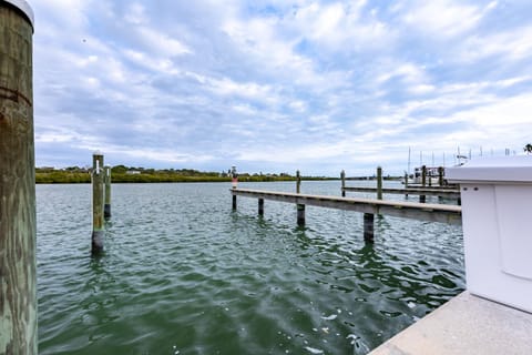 Tiki Blue Crab Cabana Beach Condo in Paradise Apartment in Indian Shores