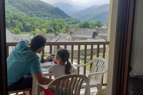 View (from property/room), Balcony/Terrace, Dining area, Mountain view