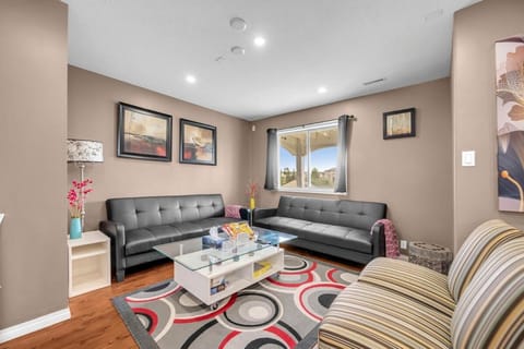 52-3 Bed Suite On Lake Central Ac By Airport Condo in Calgary