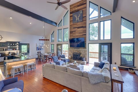Luxe Blairsville Cabin with Game Room, Near Hikes House in Union County