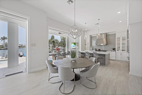 1153 Whiteheart Court Maison in Marco Island