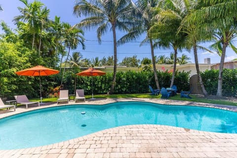 Luxury 3 Bedroom Home 5 minutes to Ocean with Heated Pool Villa in Hollywood