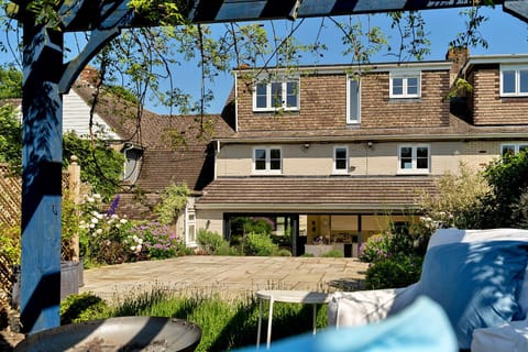 Property building, Patio, Day, Garden, Garden view