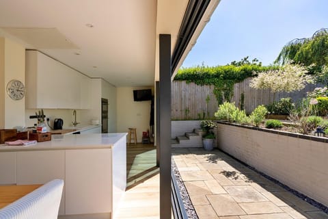 Day, View (from property/room), Balcony/Terrace, Kitchen or kitchenette, Garden view