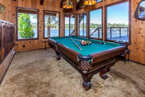 The Voges' Lake House - Amazing lake front house with a beautiful view and game room! House in Big Bear