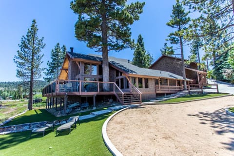 The Voges' Lake House - Amazing lake front house with a beautiful view and game room! House in Big Bear