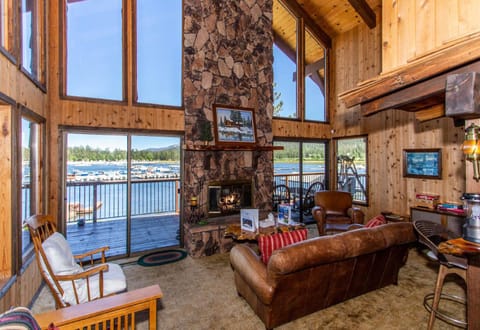 The Voges' Lake House - Amazing lake front house with a beautiful view and game room! House in Big Bear