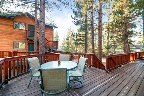 The Mauna Home - GORGEOUS MOUNTAIN RETREAT WITH FOOSBALL AND POOL TABLE! Casa in Big Bear