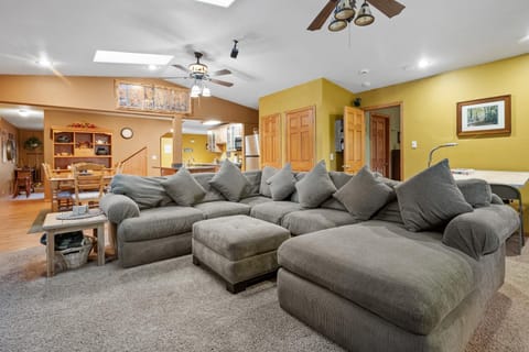 The Mauna Home - GORGEOUS MOUNTAIN RETREAT WITH FOOSBALL AND POOL TABLE! Casa in Big Bear