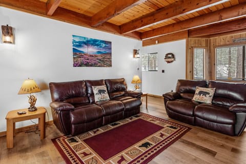 Mmy Cabin - Enjoy this super cute cabin within a short walking distance to Snow Summit! House in Big Bear