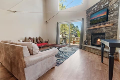 Summit Shooting Stars - Cabins each with a Hot Tub and Game Room! Perfect location! House in Big Bear
