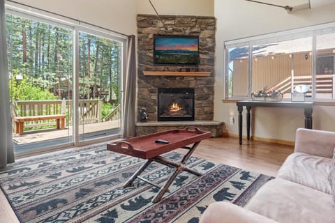 Summit Shooting Stars - Cabins each with a Hot Tub and Game Room! Perfect location! House in Big Bear