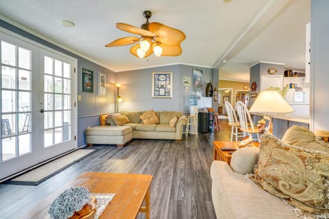 Secluded Hampstead Vacation Rental with Deck! Haus in Surf City