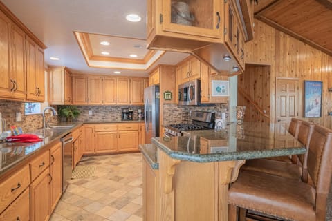 Kitchen or kitchenette, Dining area, dishwasher, pet friendly, stove