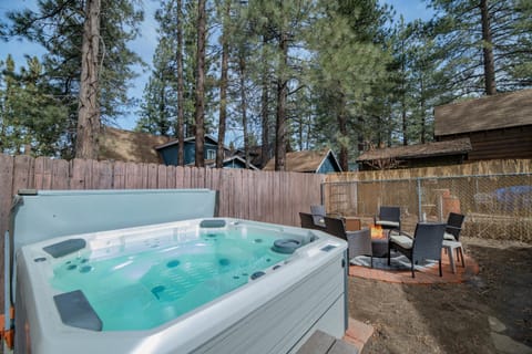 Day, Hot Tub, Seating area