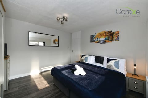 3 Bedroom Blissful Living for Contractors and Families Choice by Coraxe Short Stays Casa in Grays